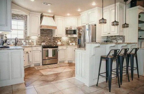Rogers House | Cozy 4 BR home - Pet friendly