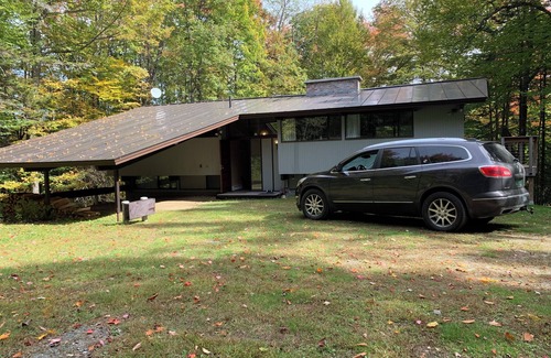 Stratton and Bromley Ski Areas House | Cozy 4 BR home with hot tub in Weston near 4 ski areas & many hiking trails!