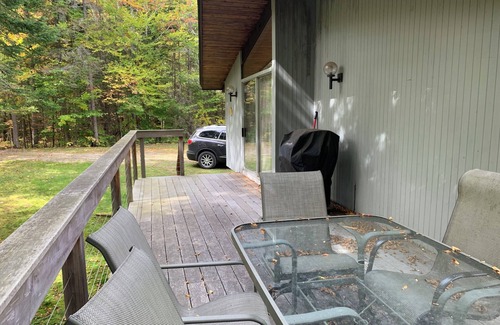 Stratton and Bromley Ski Areas House | Cozy 4 BR home with hot tub in Weston near 4 ski areas & many hiking trails!