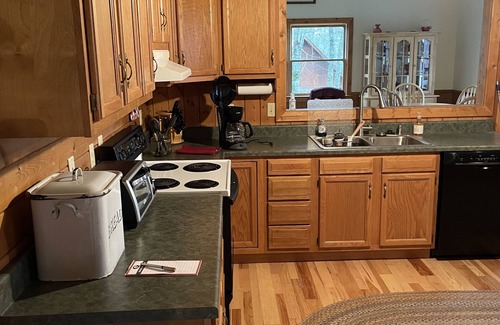 Tuckasegee House | Cozy, 4 front porch rocking chairs, porch swing, picnic shelter, outdoor fire.