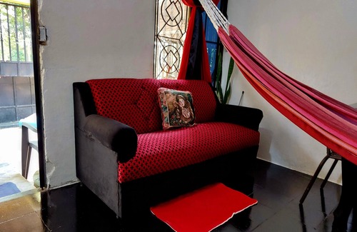 El Palmar House | Cozy, 4 mts to walmart, Plaza Mundo, 1 hr to the beach, 35 mts to Lake Ilopango.