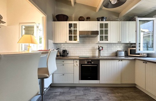 La Palmyre House | Cozy 4-Room Villa in La Palmyre, Close to Beach & Amenities, Sleeps 6