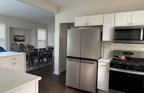 Redford House | Cozy 4Br 2Bath home near Downtown Detroit