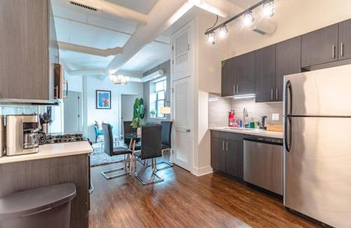 Near South Side Apartment | Cozy 420-Friendly 3BR City Retreat Near McCormick Place, Grant Park and Soldier Field