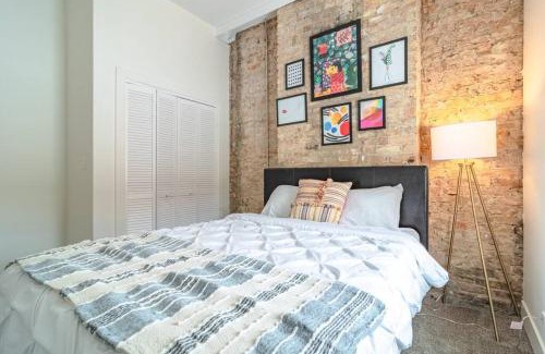 Near South Side Apartment | Cozy 420-Friendly 3BR City Retreat Near McCormick Place, Grant Park and Soldier Field