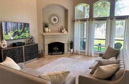 Sterling Ridge House | Cozy 4bdrm 3bath Home in The Woodlands