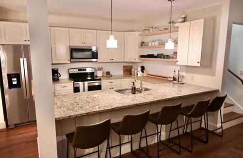 Wolcott House | Cozy 4BR Cottage, pond, firepit, 20 min to Stowe!