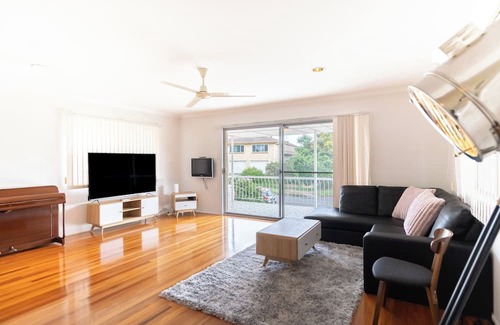 Upper Mount Gravatt Cottage | Cozy 4BR Family Cottage Near Westfield - 39