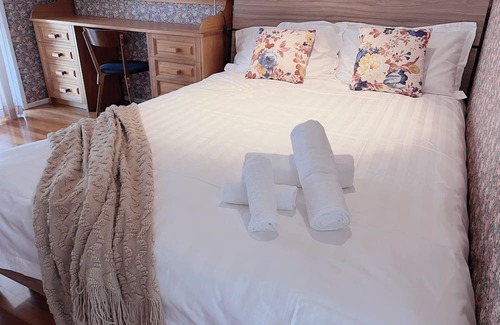 Upper Mount Gravatt Cottage | Cozy 4BR Family Cottage Near Westfield - 39