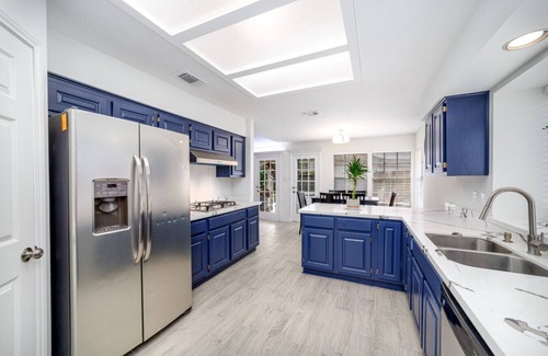 Mission Bend House | Cozy 4BR House w/Fireplace – 10 Min to Chinatown