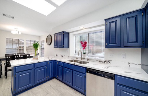 Mission Bend House | Cozy 4BR House w/Fireplace – 10 Min to Chinatown