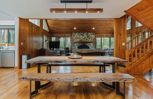 Chestnut Springs House | Cozy 5-bedroom home for large gatherings.