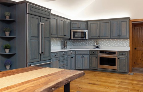 Chestnut Springs House | Cozy 5-bedroom home for large gatherings.