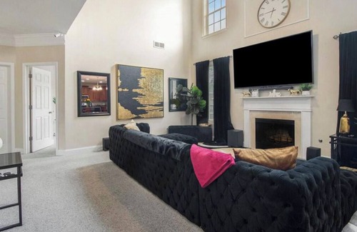 Lithonia House | Cozy 5 Bedroom 3 Bathroom Home! Minutes from Stonecrest mall & Restaurants.