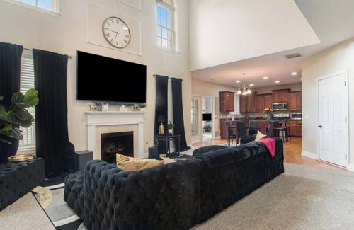 Lithonia House | Cozy 5 Bedroom 3 Bathroom Home! Minutes from Stonecrest mall & Restaurants.