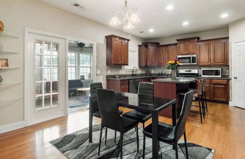 Lithonia House | Cozy 5 Bedroom 3 Bathroom Home! Minutes from Stonecrest mall & Restaurants.