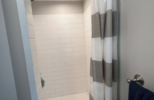 Omaha House | Cozy 5 Bedroom 3 Bath Omaha Home. Sleeps 14 w/Lots of parking!