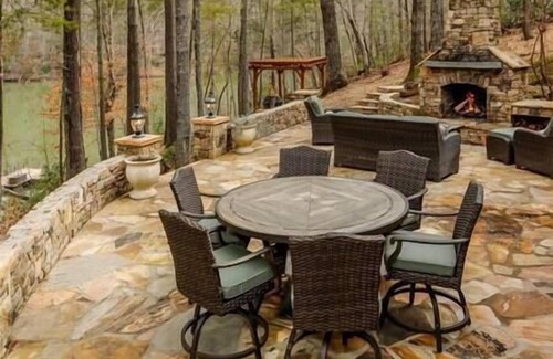 Mill Spring House | Cozy 5 bedroom cabin on Lake Adger with hot tub