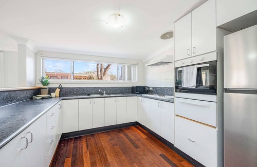 Balmain House | Cozy 5 BR Family Home in Balmain 4KM CBD