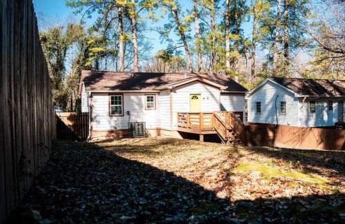 Atlanta House | Cozy 5 Minutes Uber to Falcons/Hawks/Soccer arena.