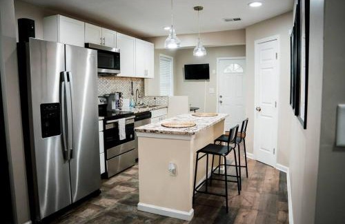 Atlanta House | Cozy 5 Minutes Uber to Falcons/Hawks/Soccer arena.