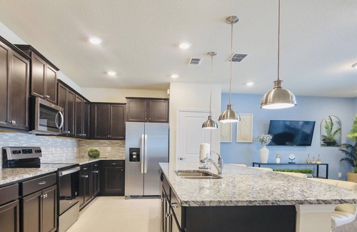 Davenport House | Cozy 5BD/4.5BH - w/private POOL 8mi from Disney!