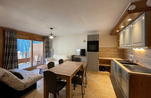 Cohennoz Apartment | Cozy 6-Person Apartment with Pool, Balcony, and Parking in Crest-Voland