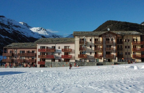 Termignon Apartment | Cozy 6-person apartment with balcony, linens and Wifi included, in Termignon-Val Cenis