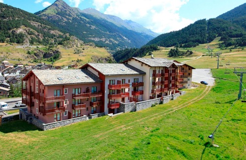 Termignon Apartment | Cozy 6-person apartment with balcony, linens and Wifi included, in Termignon-Val Cenis