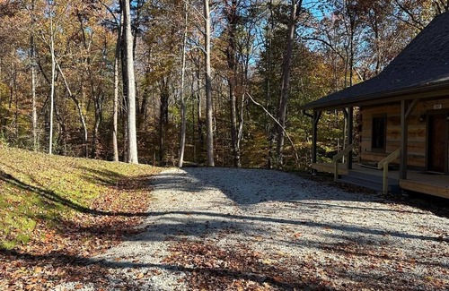 Helmsburg Cabin | Cozy 6 Person Cabin in Brown County, Indiana