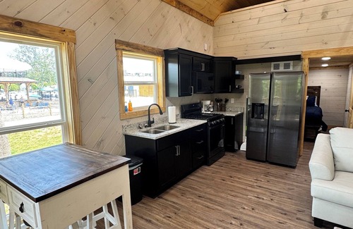 Gadsden Cabin | Cozy 6 person cabin with swim up tiki bar and hot tub!