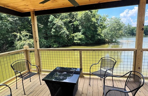 Gadsden Cabin | Cozy 6 person cabin with swim up tiki bar and hot tub!