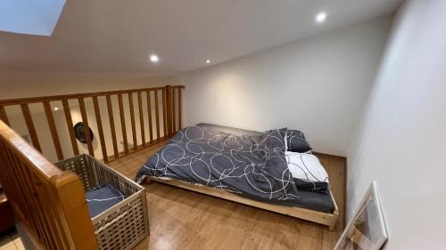 Pierrelatte Apartment | Cozy 60M T4 duplex avec terrasse rooftop