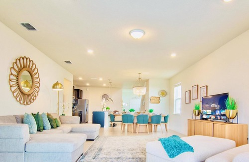 Davenport House | Cozy 7BD/5.5BH House FREE Waterpark 8mi/Disney!