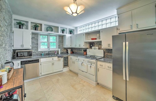 Chesterton House | Cozy Abode ~ 3 Mi to Indiana Dunes Nat'l Park