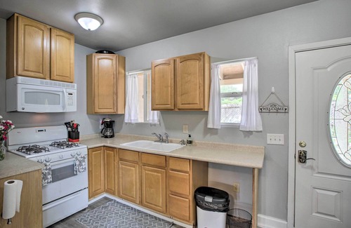 Atascadero Cottage | Cozy Abode w/Patio, 16 Mi to San Luis Obispo