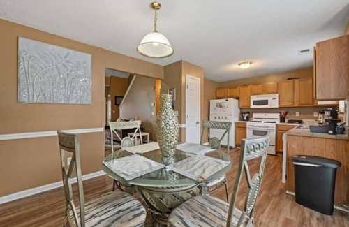 Church Street House | Cozy Airport Getaway