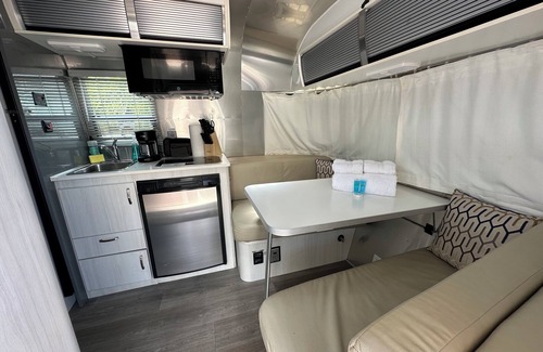 Marathon Resort | Cozy Airstream Bambi- at Resort on Bayside