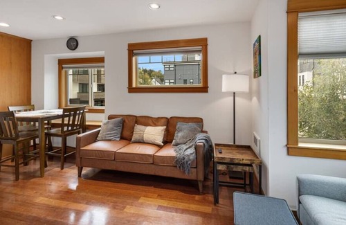 Alki House | Cozy Alki Beach Townhome