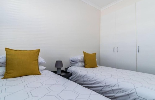 Doonside Apartment | Cozy All-in-One Ocean View Apartment