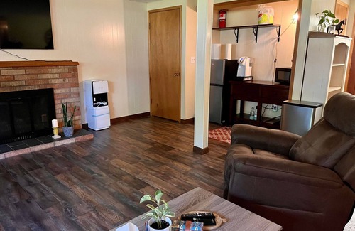 Ellensburg House | Cozy and Adorable 2 Bedroom Duplex