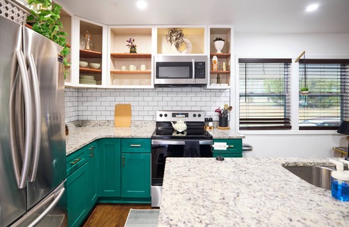 Church Street House | Cozy and Artsy 3-Bedroom House with AC, WiFi near Downtown Atlanta