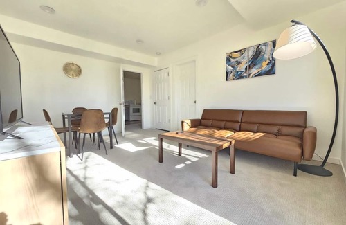 High Point House | Cozy and Bright 2-Bedroom Haven