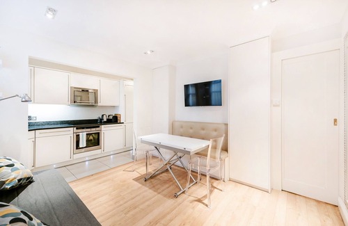 Campden Apartment | Cozy and Central 1 Bedroom Flat - Sleeps 4