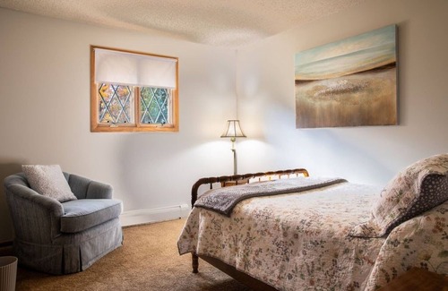 Sheboygan House | Cozy and charming country estate less than 5 minutes from Whistling Straits!