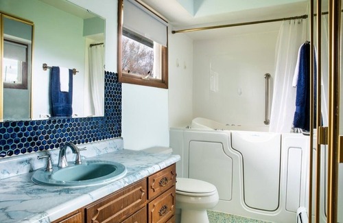 Sheboygan House | Cozy and charming country estate less than 5 minutes from Whistling Straits!