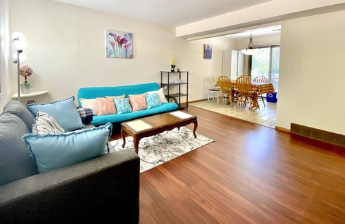 Cleveland Heights Condo | Cozy and clean 3 bed condo with work-from-home set up