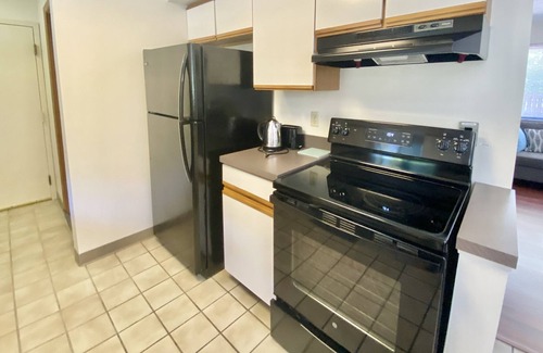 Cleveland Heights Condo | Cozy and clean 3 bed condo with work-from-home set up