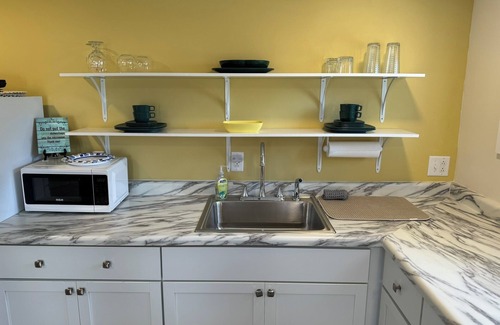 Port Clinton Cottage | Cozy and close to downtown Port Clinton, Jet Express to Put-In-Bay and fishing!