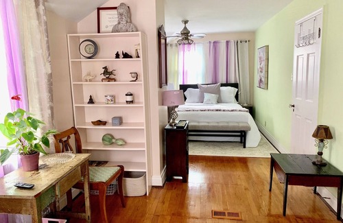 Silverton House | Cozy and Comfortable w antique furnishings; 2 bedrooms, sitting area, full bath
